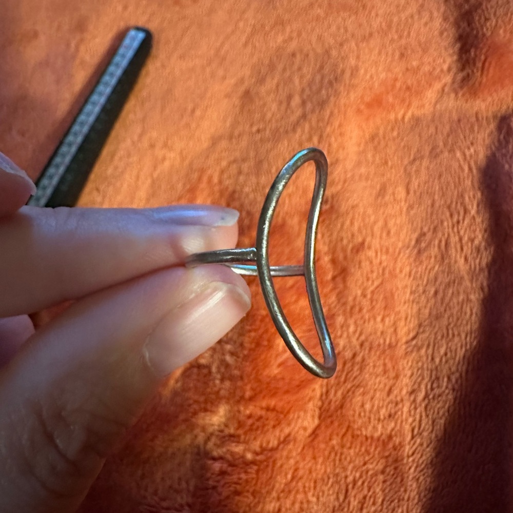 Silver oval ring - Picture 2 of 2